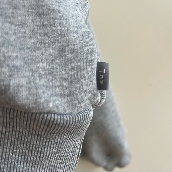 Aritzia TNA The Super Crop Hoodie in Grey - Picture 7 of 8